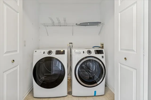 $439,000 | 6135 River Bend Drive, Lisle, IL 60532