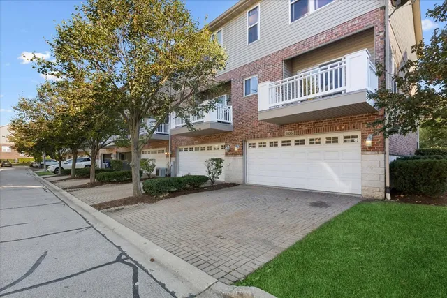 $439,000 | 6135 River Bend Drive, Lisle, IL 60532