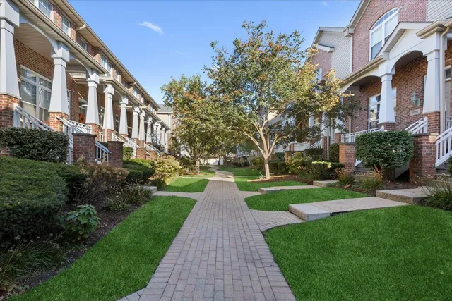 $439,000 | 6135 River Bend Drive, Lisle, IL 60532