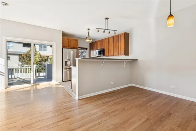 $439,000 | 6135 River Bend Drive, Lisle, IL 60532