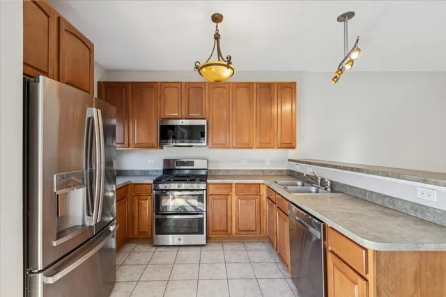 $439,000 | 6135 River Bend Drive, Lisle, IL 60532