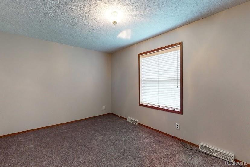 4283 Howe Road Grand Blanc, MI 48439 - Photo 19 of 33
