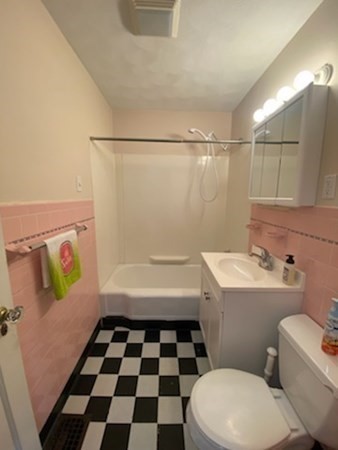 61 Arden Street Springfield, MA 01118 - Photo 11 of 19 a bathroom with a bathtub and toilet