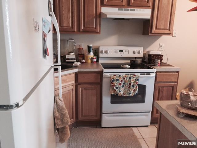 77 Liberty Street, Unit 33 Little Ferry, NJ 07643 - Photo 2 of 8