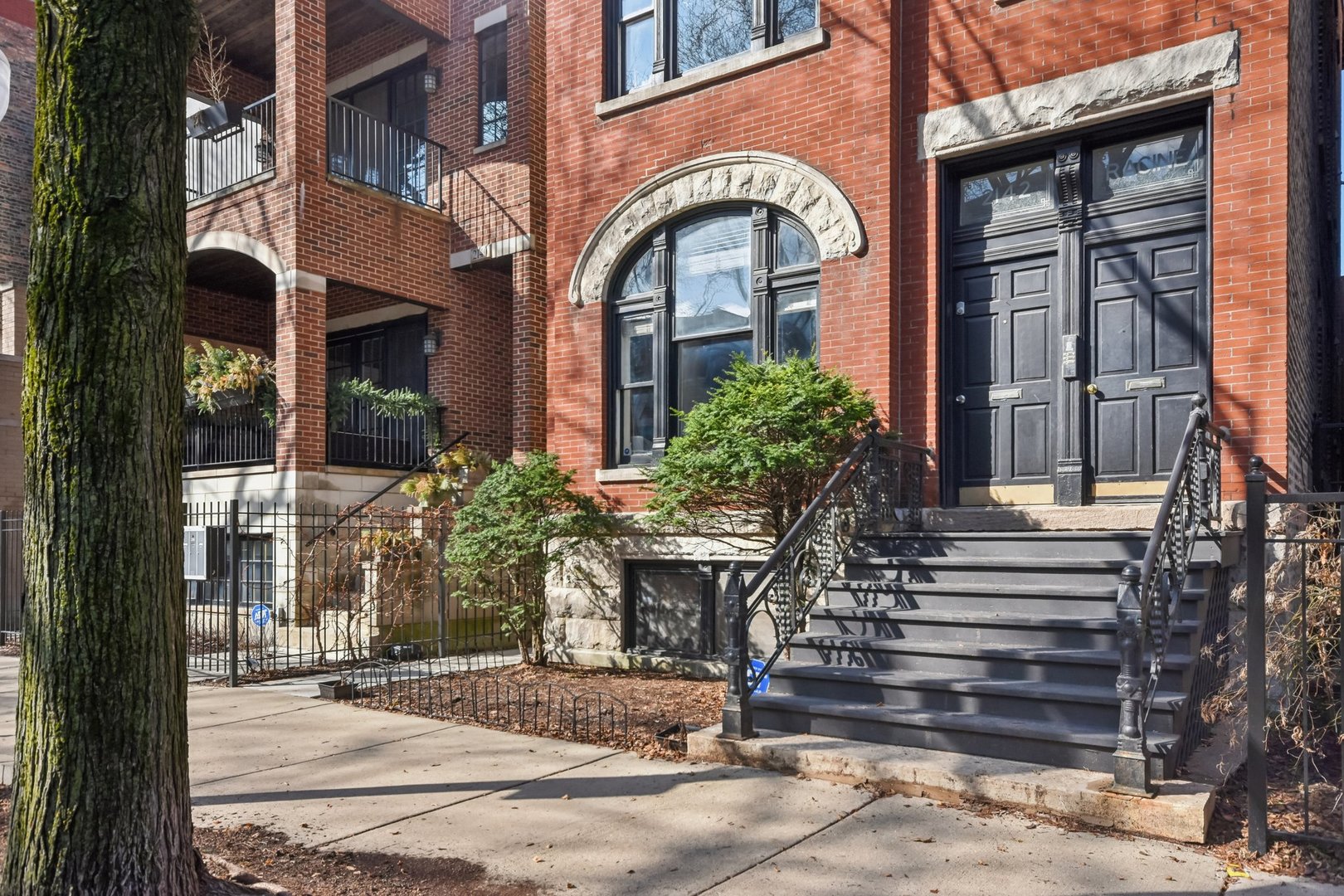 2142 North Racine Avenue, Unit 2 Chicago, IL 60614 - Photo 2 of 31
