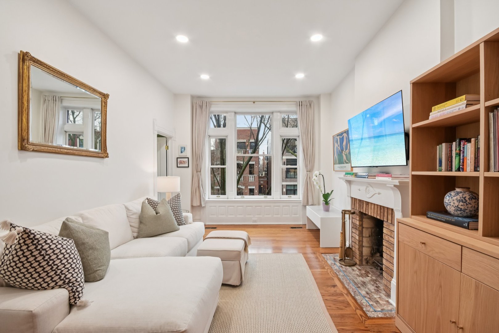 2142 North Racine Avenue, Unit 2 Chicago, IL 60614 - Photo 4 of 31