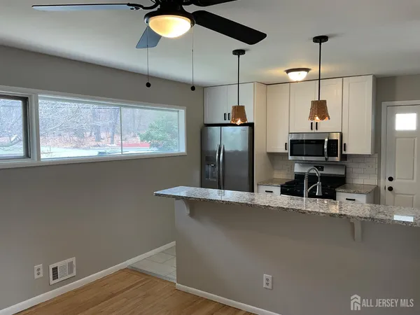 $3,300 | 3092 Bordentown Avenue, Parlin, NJ 08859