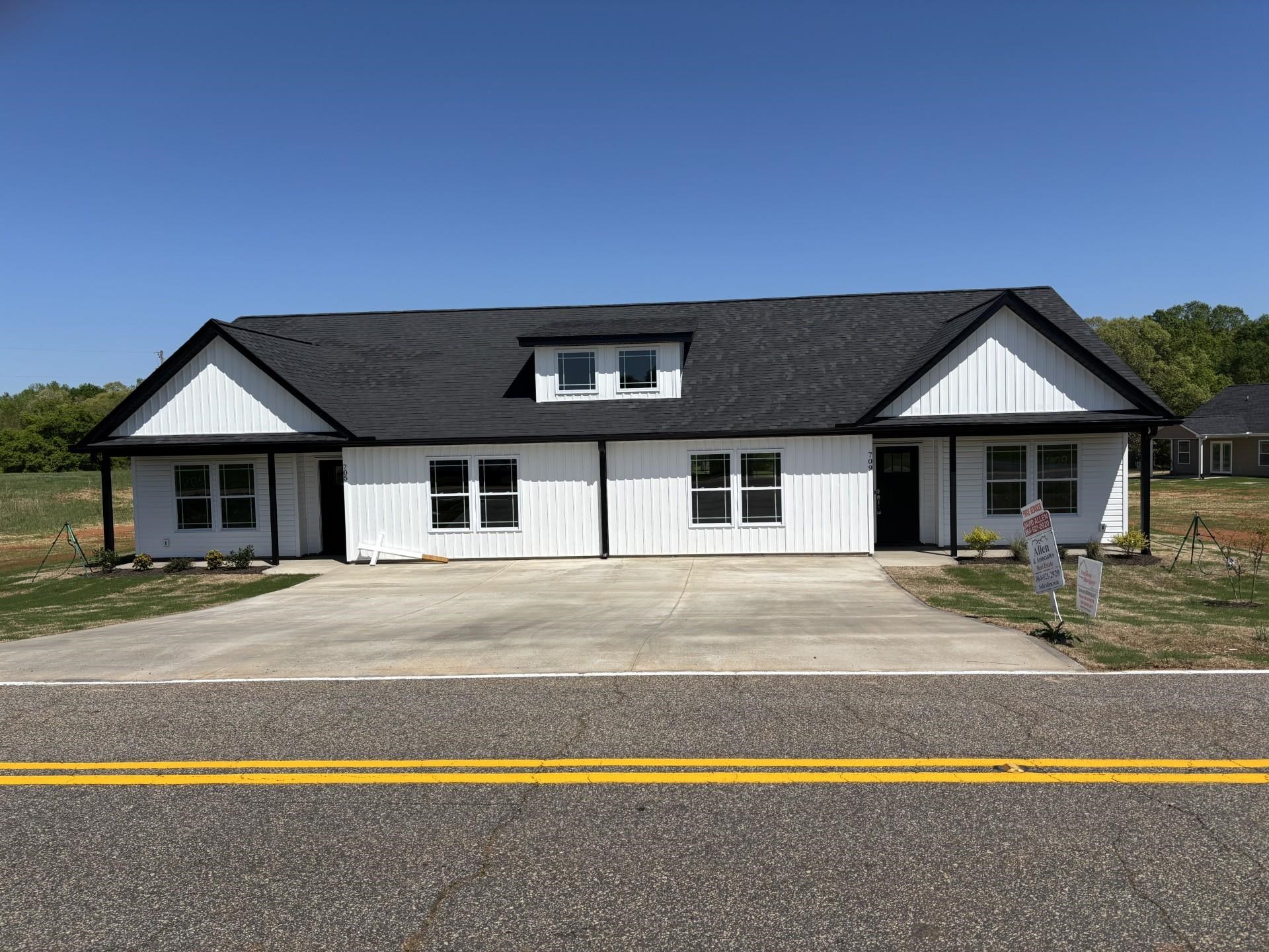 705-709 Green Lake Road Chesnee, SC 29323 - Photo 1 of 16 Gallery Image 1