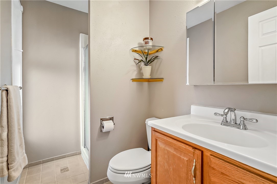 10715 Beardslee Place Bothell, WA 98011 - Photo 14 of 25 Gallery Image 14