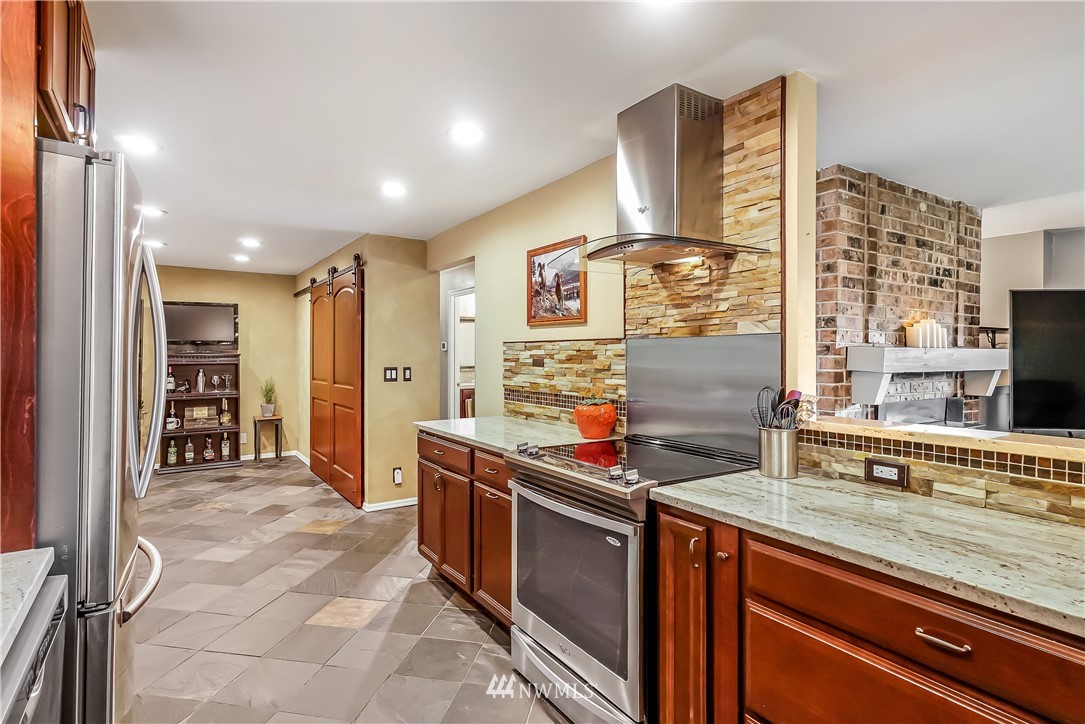 10715 Beardslee Place Bothell, WA 98011 - Photo 6 of 25 Gallery Image 6