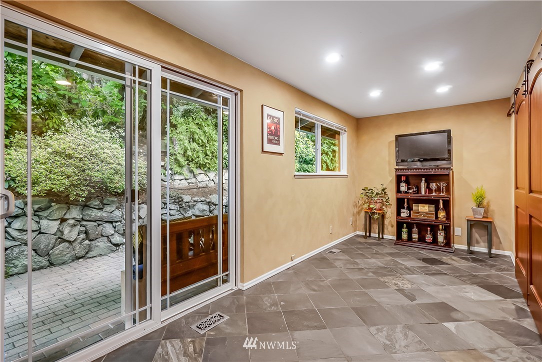10715 Beardslee Place Bothell, WA 98011 - Photo 7 of 25 Gallery Image 7