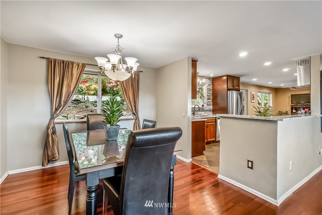 10715 Beardslee Place Bothell, WA 98011 - Photo 9 of 25 Gallery Image 9