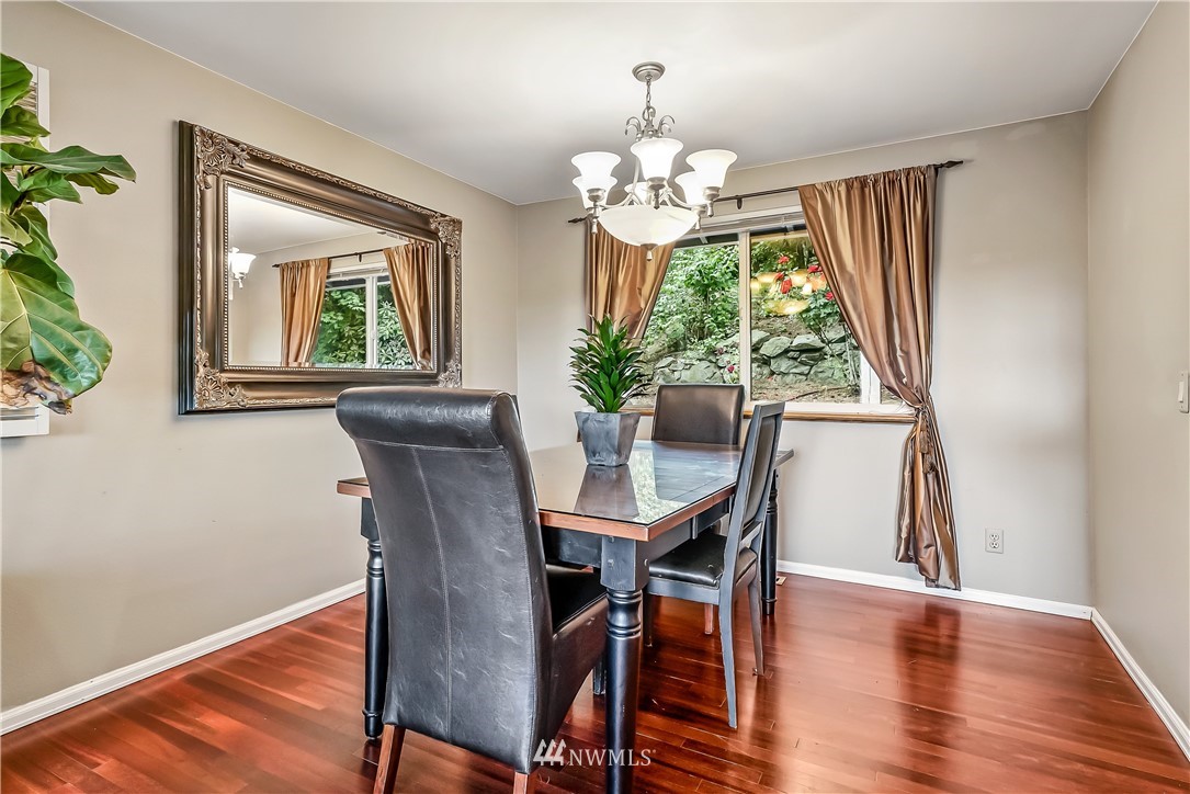10715 Beardslee Place Bothell, WA 98011 - Photo 10 of 25 Gallery Image 10