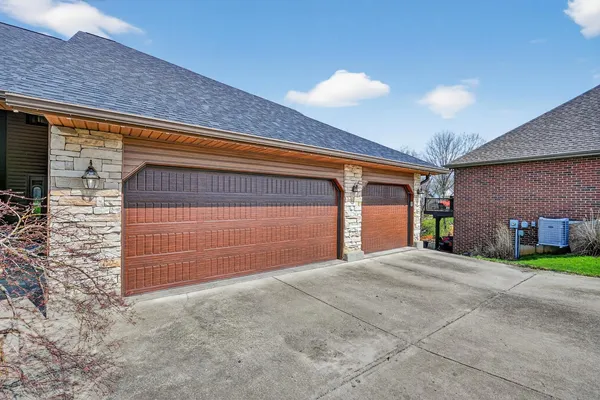$563,000 | 22370 Montana Drive, Lawrenceburg, IN 47025