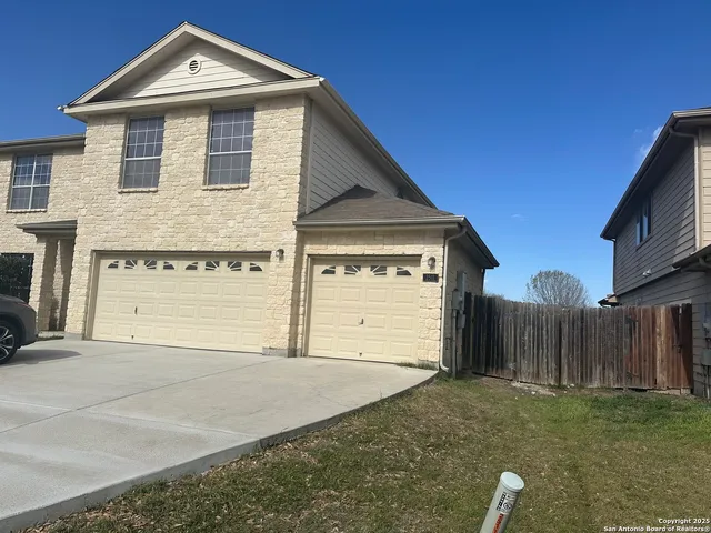 $2,850 | 2511 Fayette Drive, New Braunfels, TX 78130