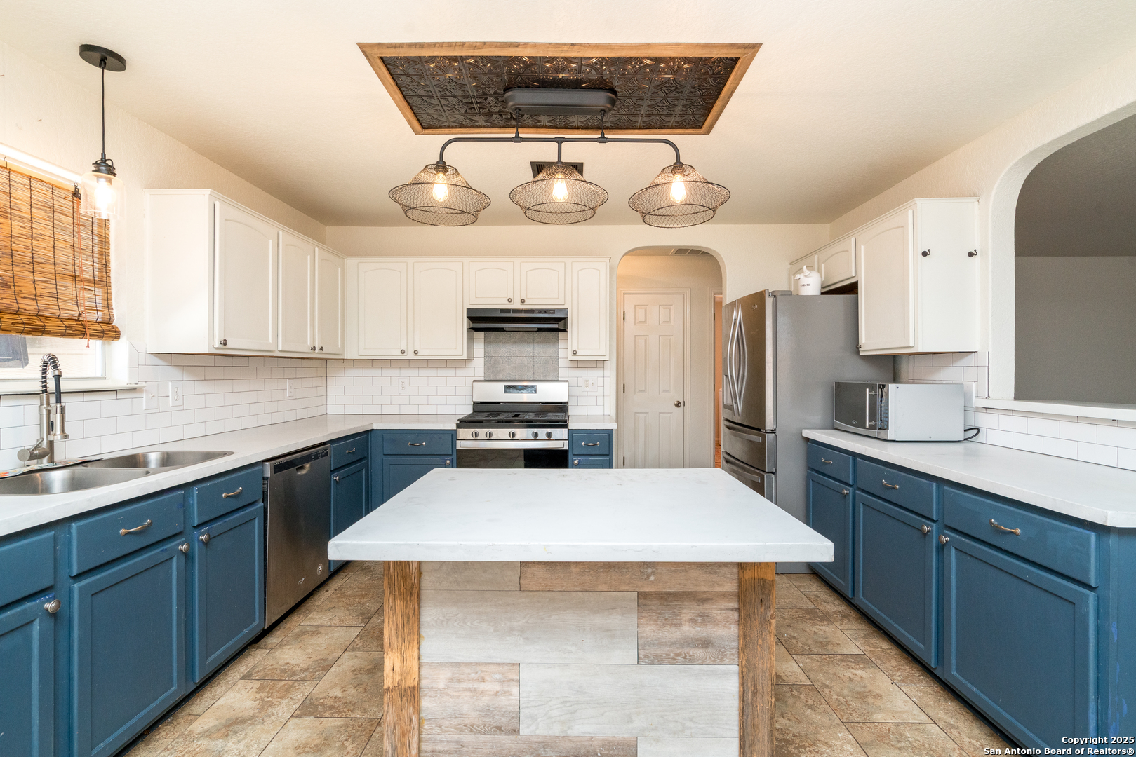 720 Fountain Gate Schertz, TX 78108 - Photo 15 of 34 a large kitchen with stainless steel appliances kitchen island granite countertop a sink and cabinets