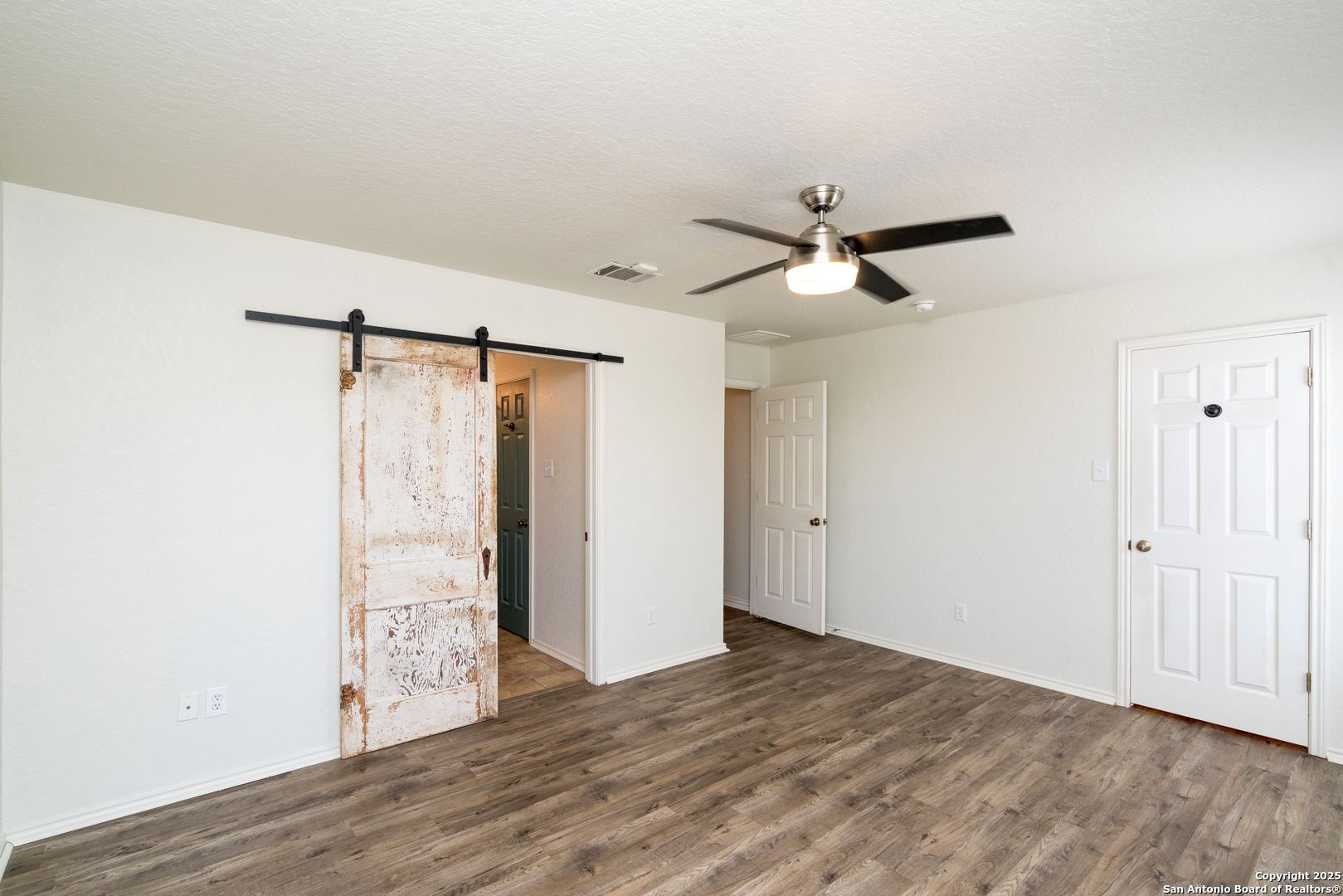720 Fountain Gate Schertz, TX 78108 - Photo 20 of 34 an empty room with wooden floor and a ceiling fan