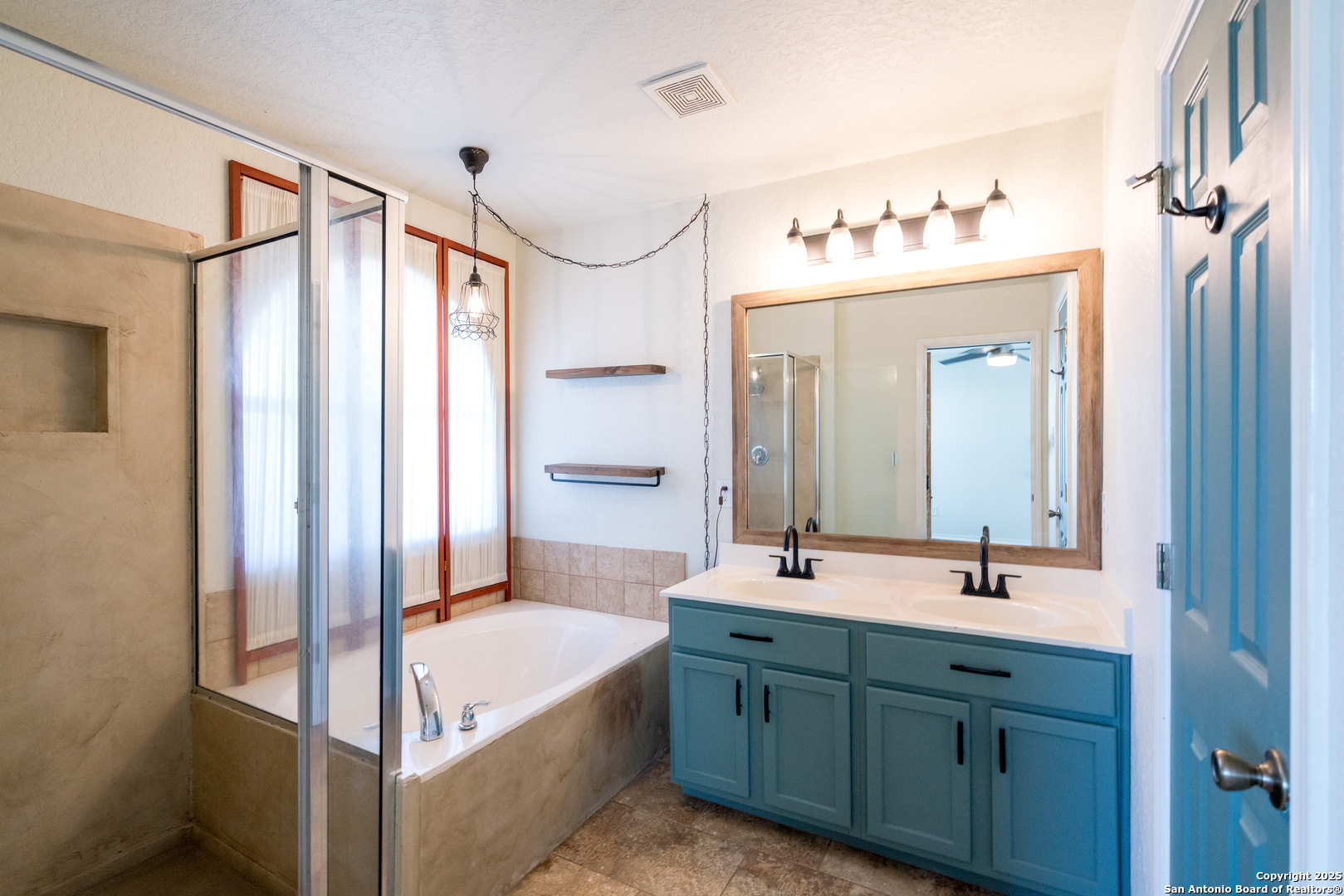 720 Fountain Gate Schertz, TX 78108 - Photo 22 of 34 a bathroom with a double vanity sink mirror double and bathtub