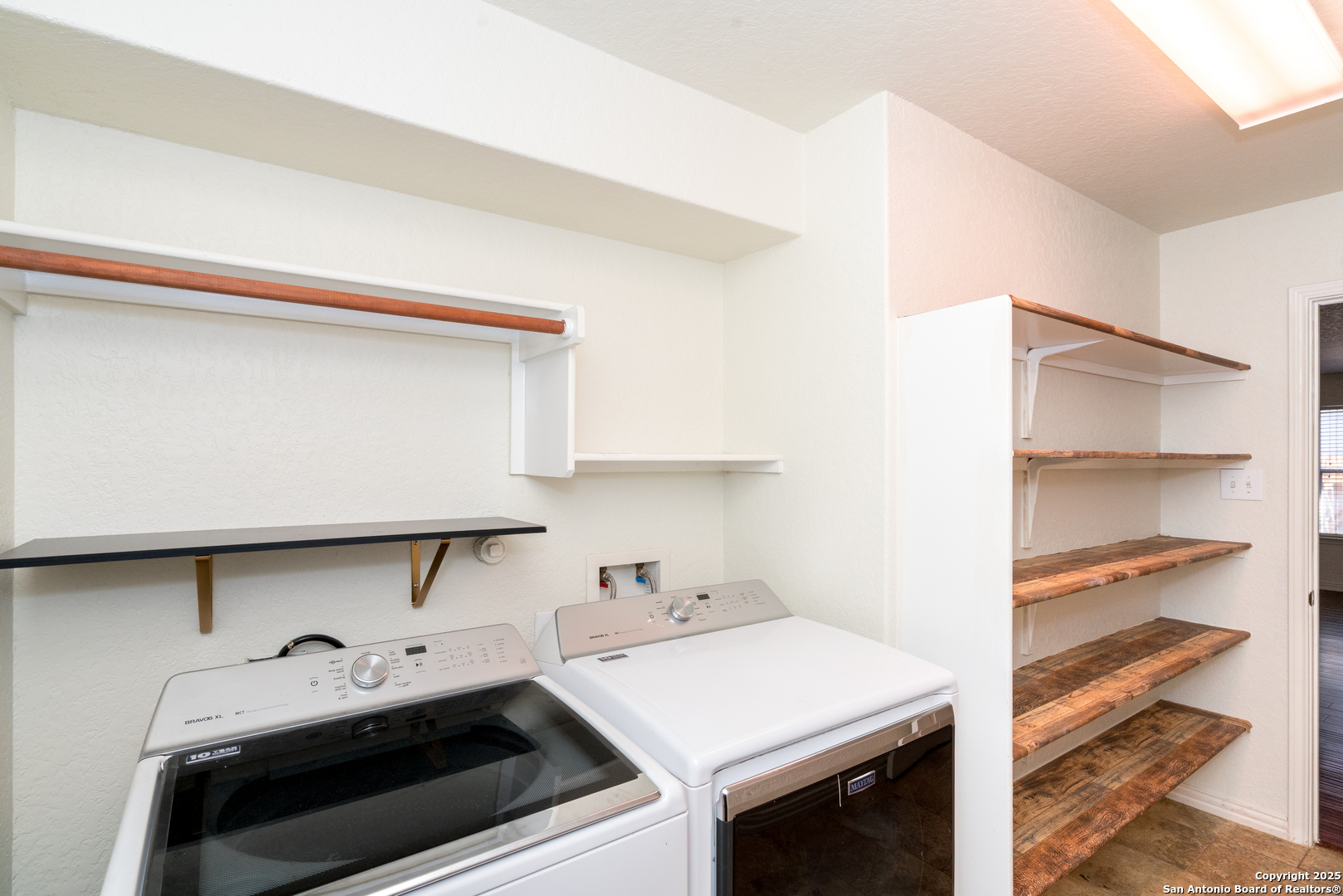 720 Fountain Gate Schertz, TX 78108 - Photo 23 of 34 a utility room with cabinets
