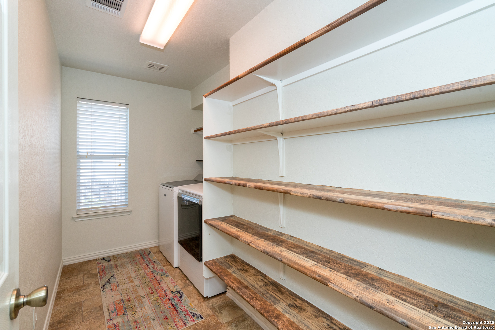 720 Fountain Gate Schertz, TX 78108 - Photo 24 of 34 a view of room and window