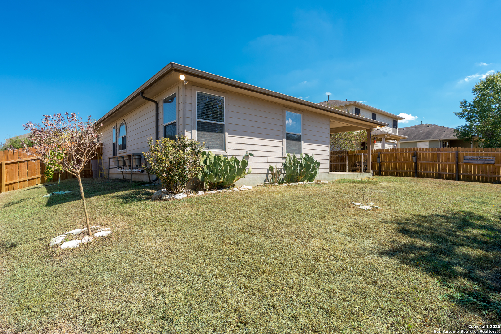 720 Fountain Gate Schertz, TX 78108 - Photo 32 of 34 a front view of house with yard