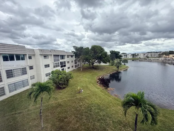 $1,650 | 8220 Sunrise Lakes Boulevard, Unit 309, Sunrise, FL 33322