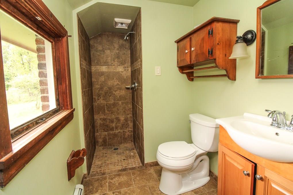 600 Redgate Road Sewickley, PA 15143 - Photo 11 of 25 Master bath