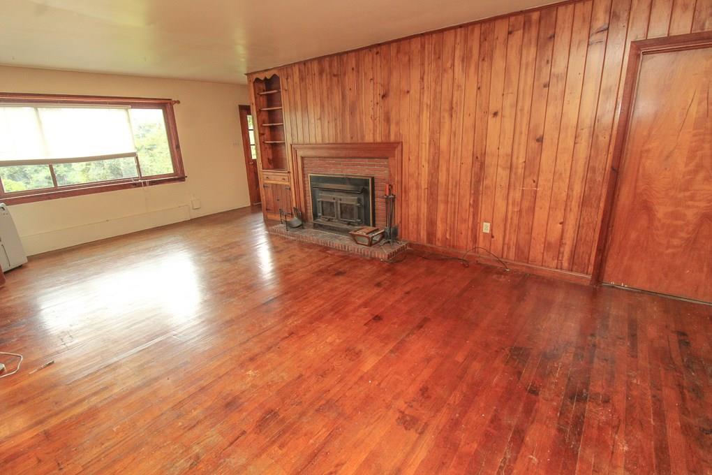 600 Redgate Road Sewickley, PA 15143 - Photo 4 of 25 Spacious living room