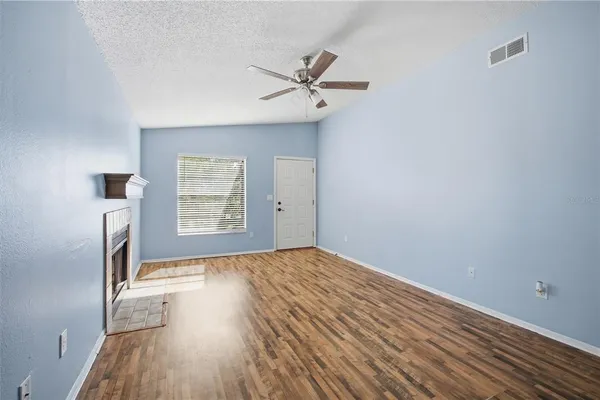 $1,895 | 4022 Tumble Wood Trail, Unit 201, Tampa, FL 33613