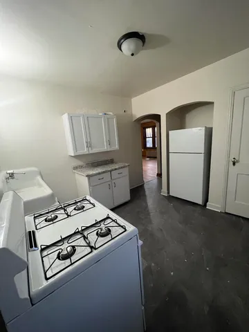 $995 | 4901 South Packard Avenue, Unit 6, Cudahy, WI 53110