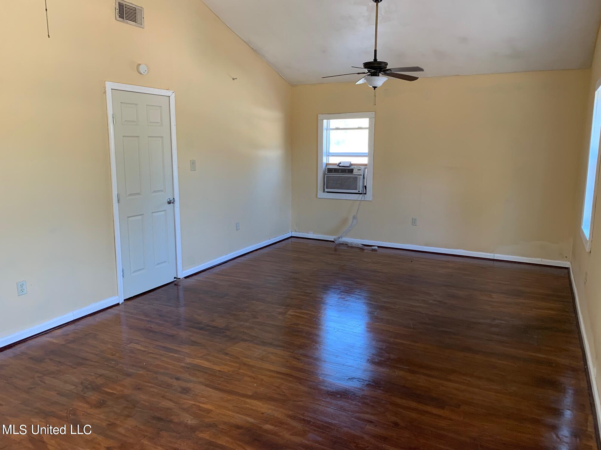 1005 Post Road Clinton, MS 39056 - Photo 21 of 23 IMG_5011