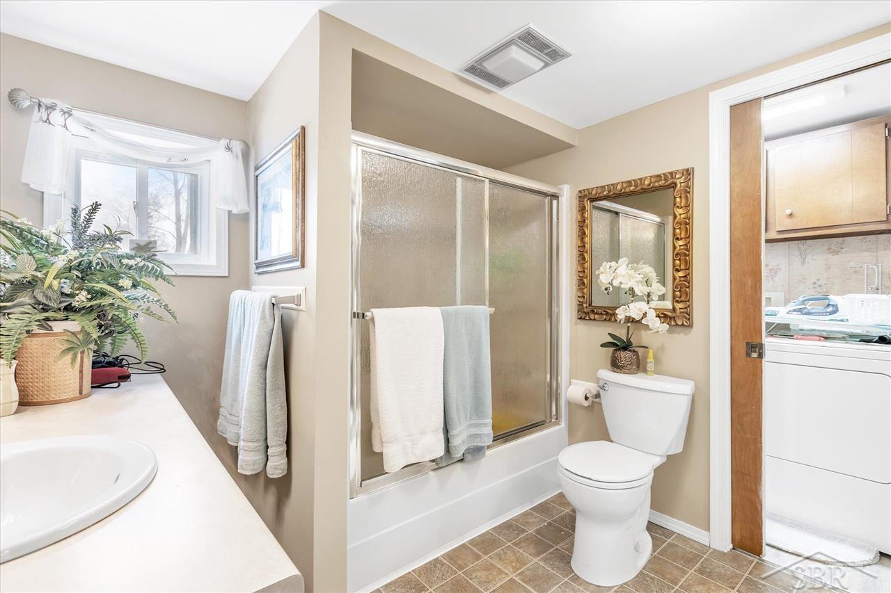 2424 Madsen Road Saginaw, MI 48601 - Photo 12 of 36 Main bathroom