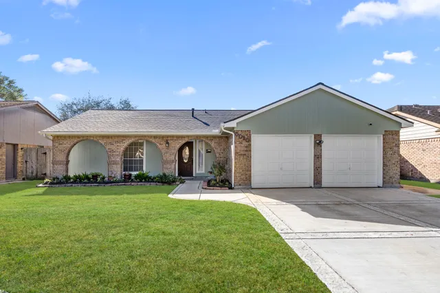$299,999 | 5010 Colombia Drive, Pasadena, TX 77505