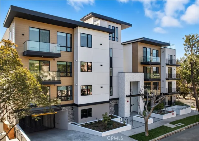 $6,395 | 12078 Guerin Street, Unit 104, Studio City, CA 91604