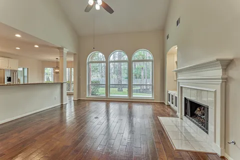 $795,000 | 18 Gallant Oak Place, The Woodlands, TX 77381