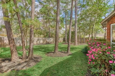 $795,000 | 18 Gallant Oak Place, The Woodlands, TX 77381
