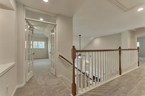 $795,000 | 18 Gallant Oak Place, The Woodlands, TX 77381