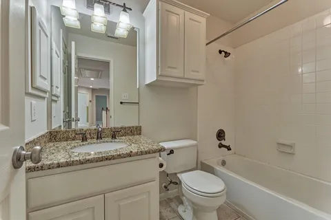 $795,000 | 18 Gallant Oak Place, The Woodlands, TX 77381