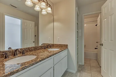 $795,000 | 18 Gallant Oak Place, The Woodlands, TX 77381