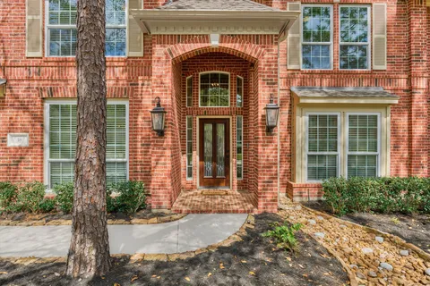 $795,000 | 18 Gallant Oak Place, The Woodlands, TX 77381