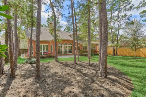 $795,000 | 18 Gallant Oak Place, The Woodlands, TX 77381