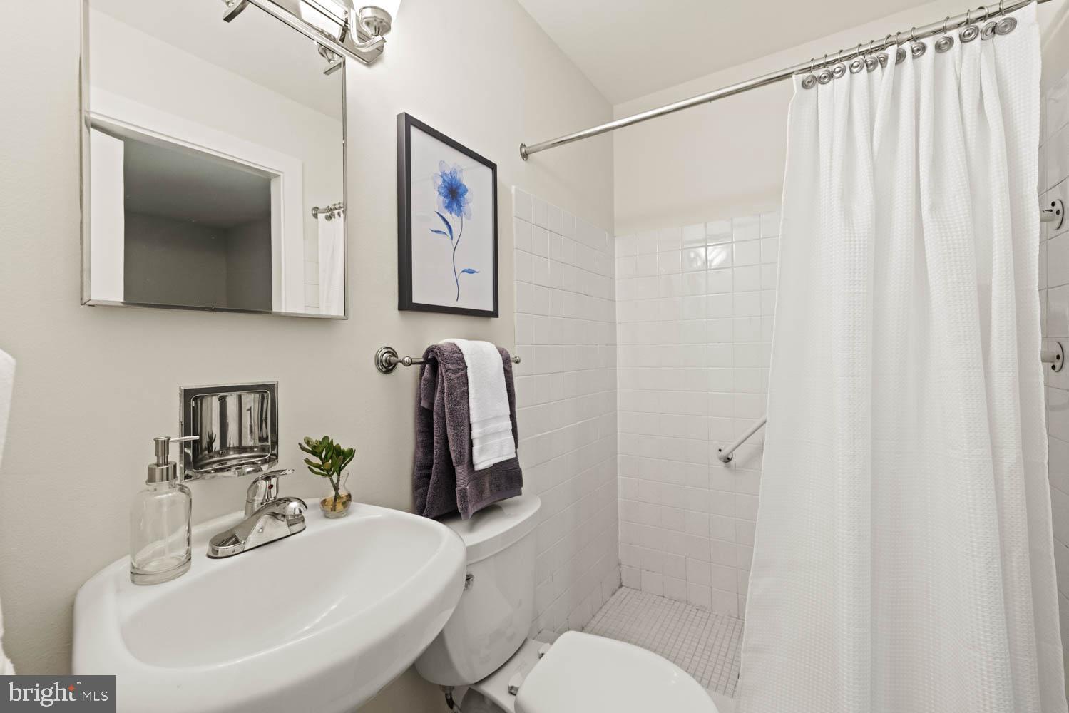 7709 Hayfield Road Alexandria, VA 22315 - Photo 19 of 41 main level bathroom