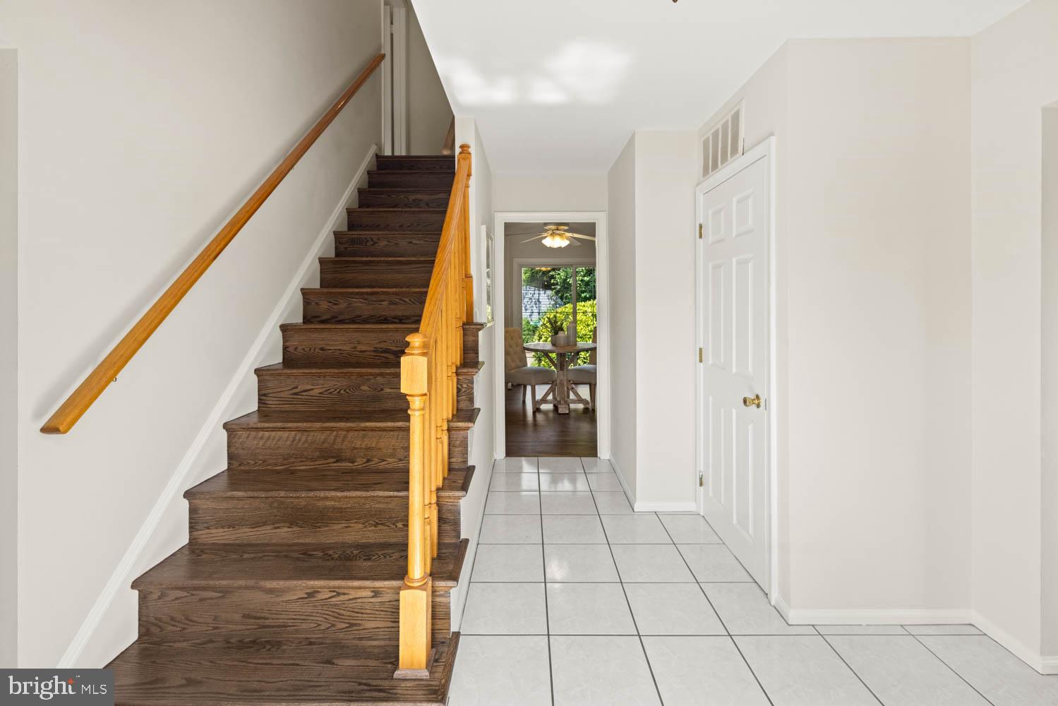 7709 Hayfield Road Alexandria, VA 22315 - Photo 20 of 41 to upper level