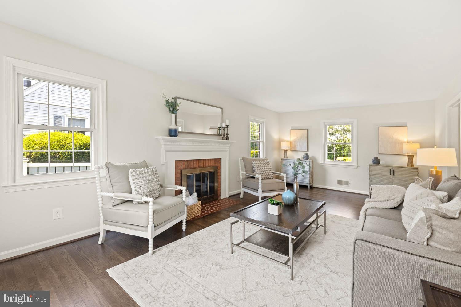 7709 Hayfield Road Alexandria, VA 22315 - Photo 4 of 41 family room
