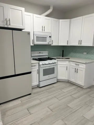 $2,900 | 102-03 Northern Boulevard, Unit 2R | East Elmhurst