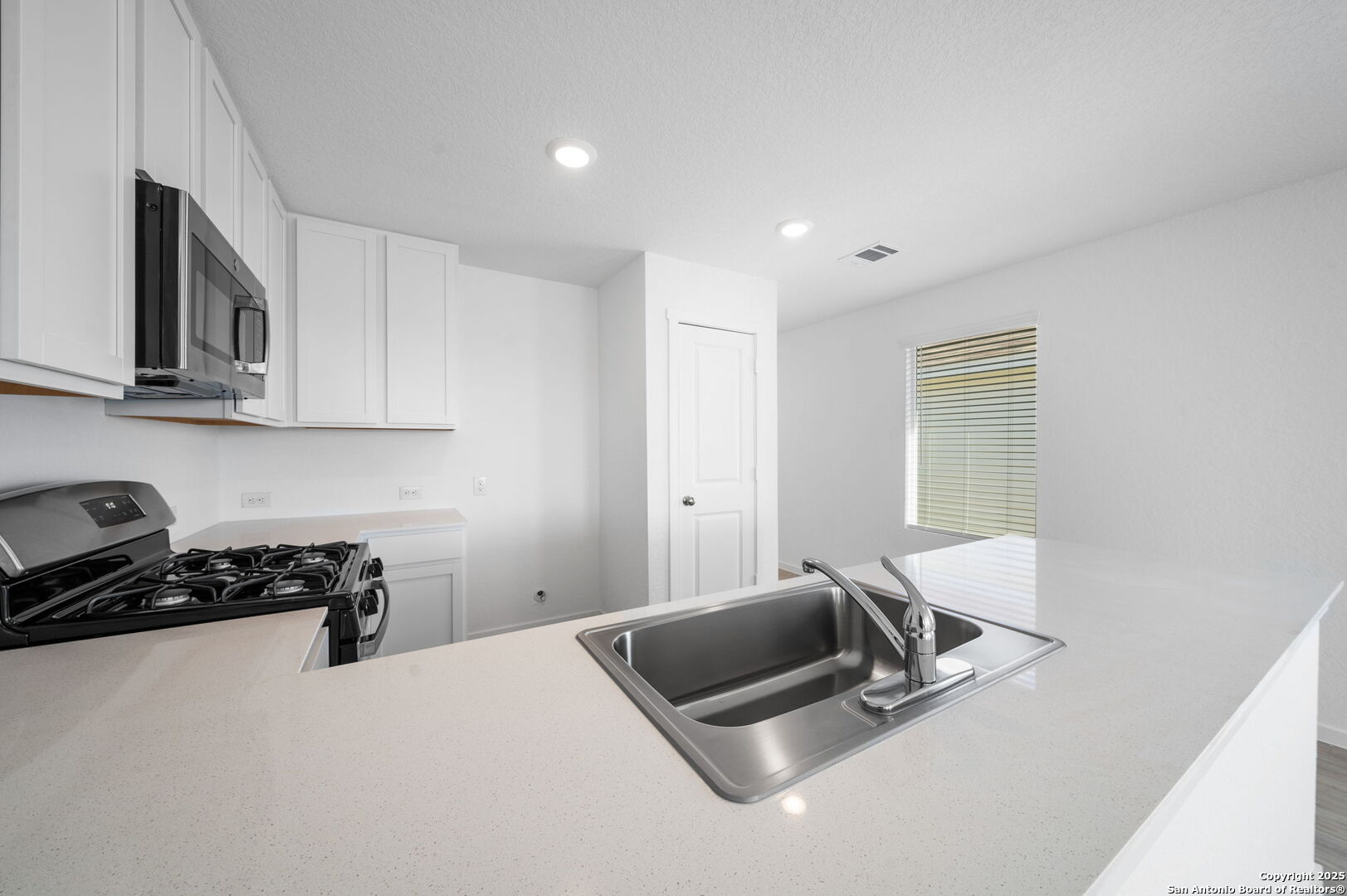 3707 Moon Hl Road New Braunfels, TX 78132 - Photo 9 of 25