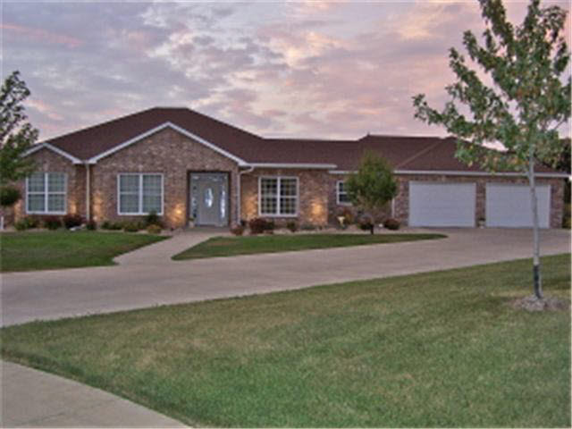 5488 Leslie Lane Southwest Rochester, MN 55902 - Photo 1 of 27 Gallery Image 1