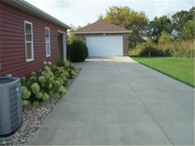 5488 Leslie Lane Southwest Rochester, MN 55902 - Photo 8 of 27 Gallery Image 8