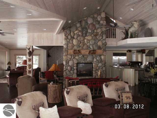 8580 Skegemog Point Road Williamsburg, MI 49690 - Photo 11 of 25 1733973-10.JPG
