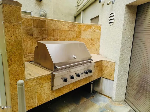 a view of parking area